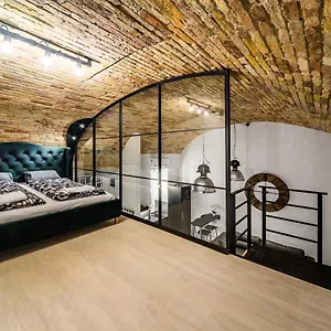 דירה Spacious Loft In The Heart Of Downtown, בודפשט